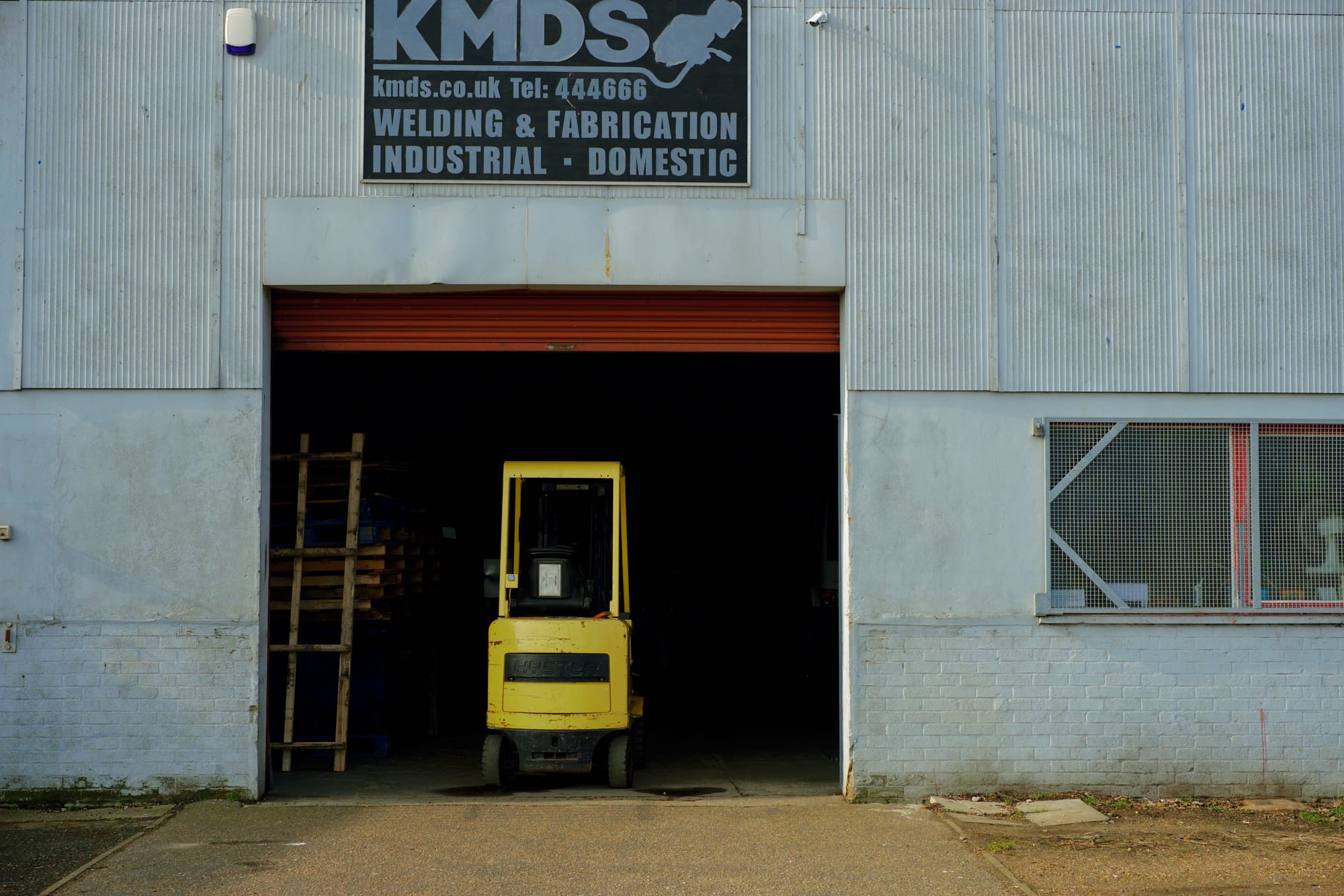 forklift truck in the entrance to KMDS