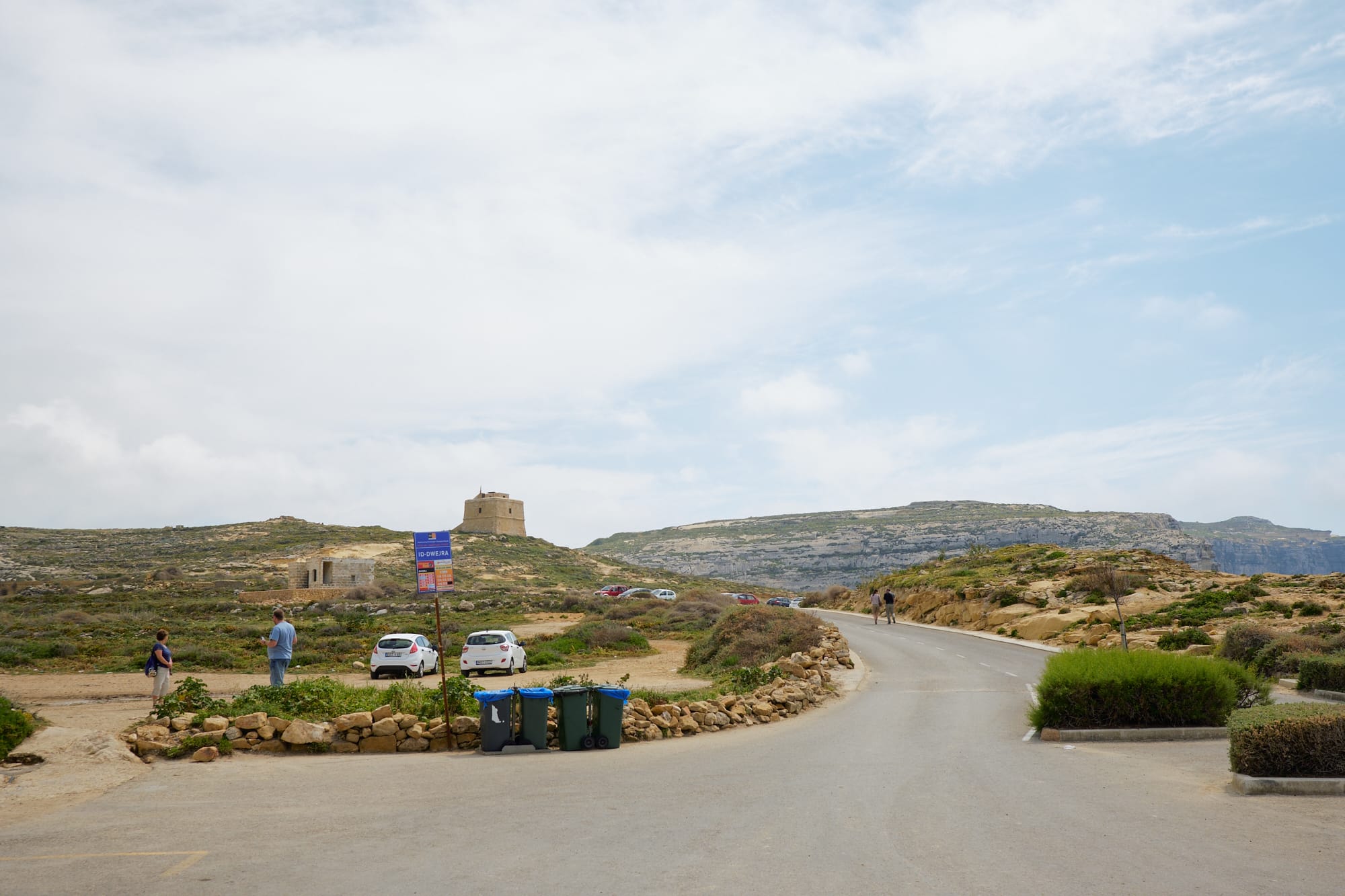road leading into Dwejra