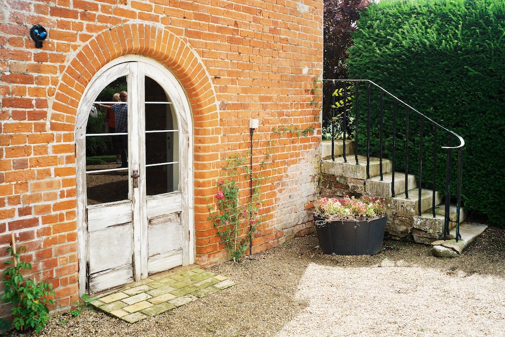 A less overgrown doorway