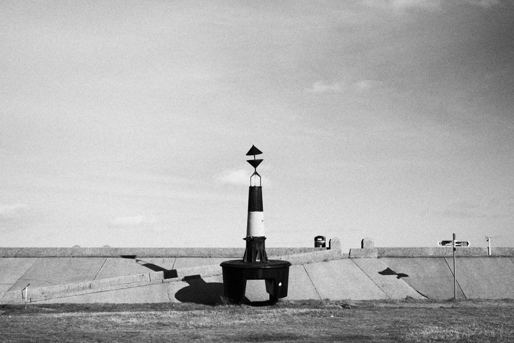 Lowestoft north sea wall (sunny)