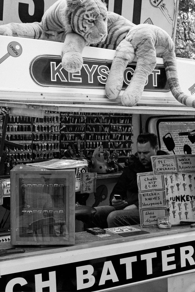 man in key cutting stall