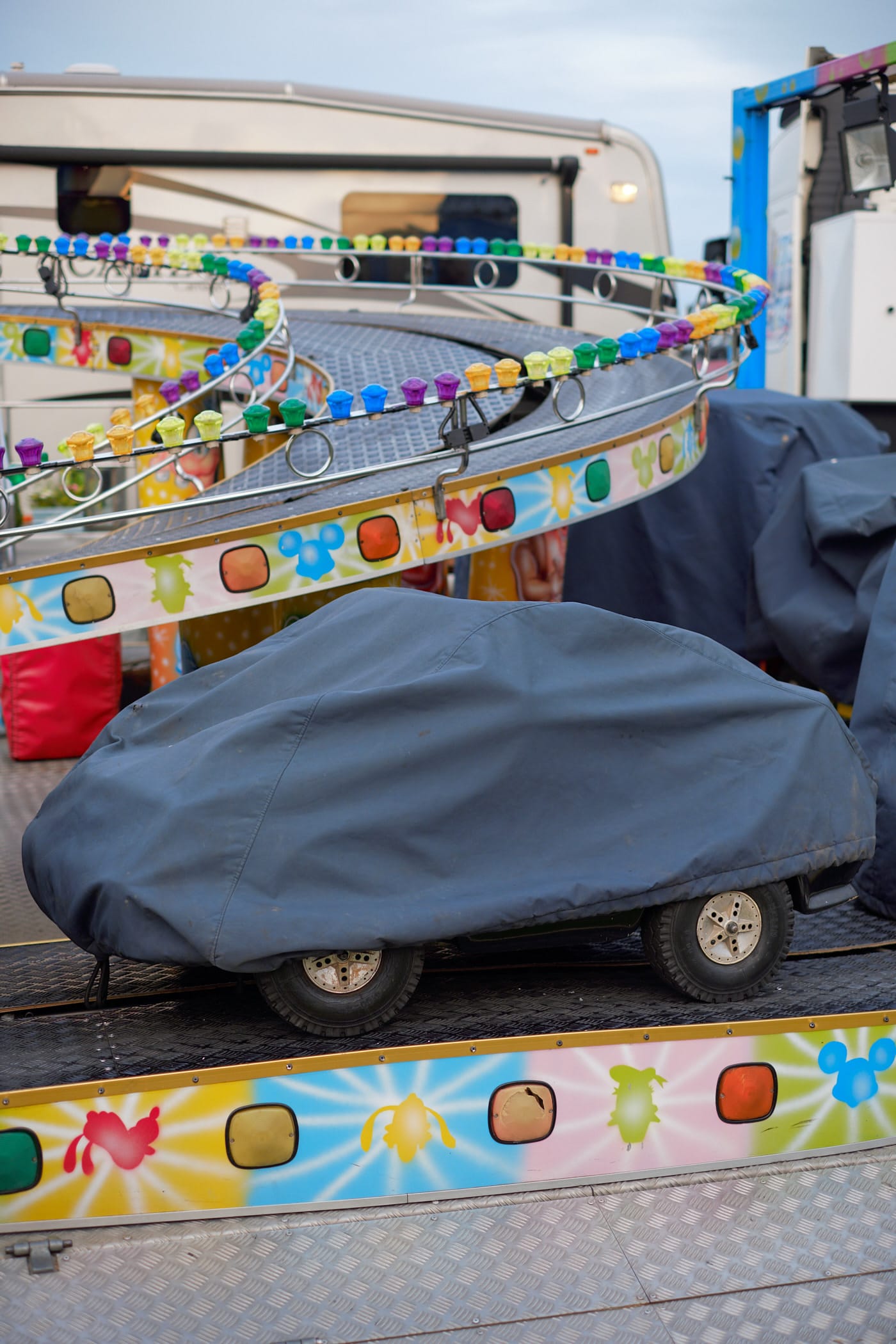 covered ride car