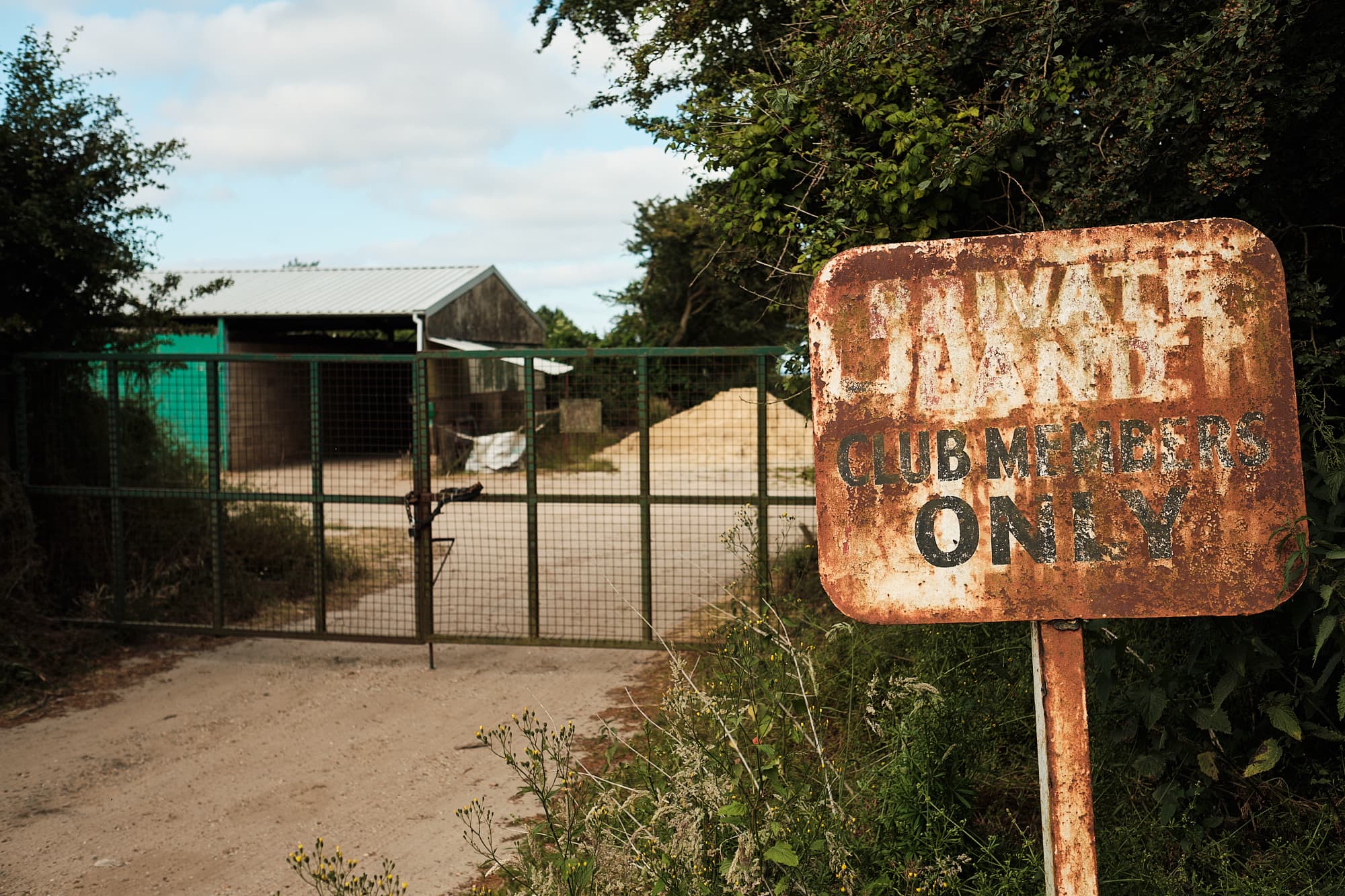 farm buildings off the footpath from Hopton to Gorleston