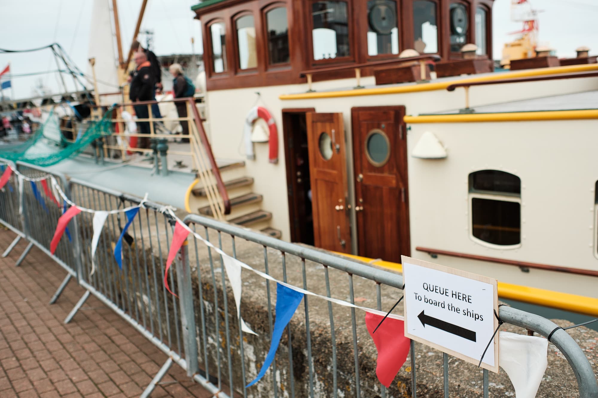 ship boarding sign