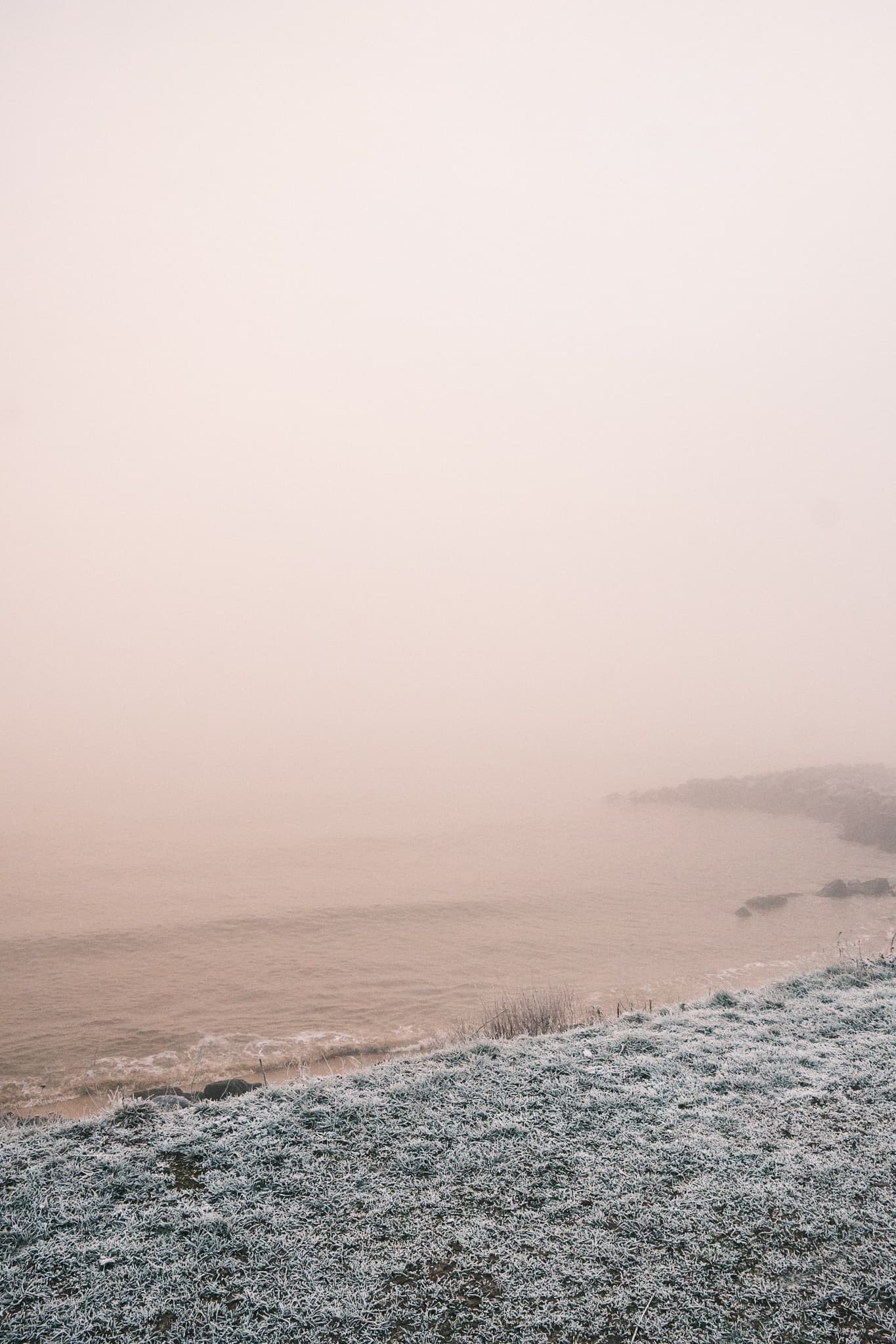 another picture of early morning fog over Hopton beach