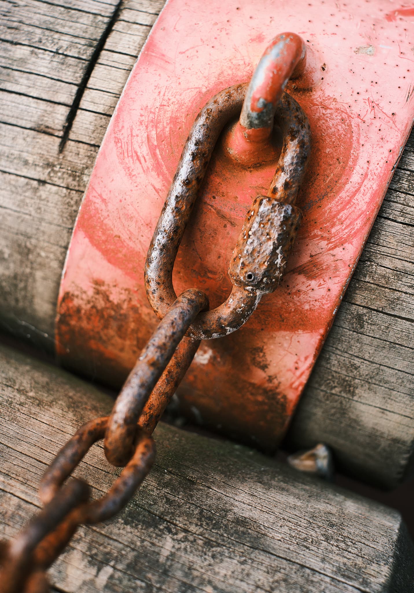 rusty chain with circle patterns scraped on its anchor